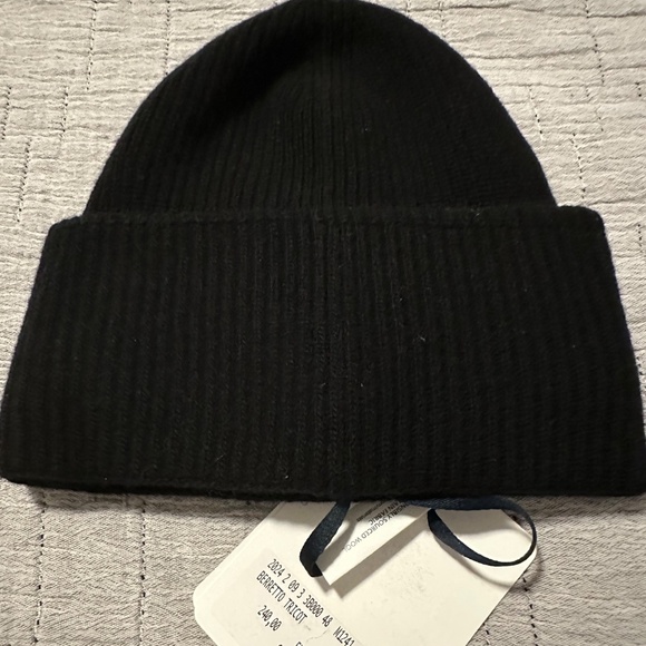 Moncler Berretto Wool Beanie in Black - Picture 4 of 5